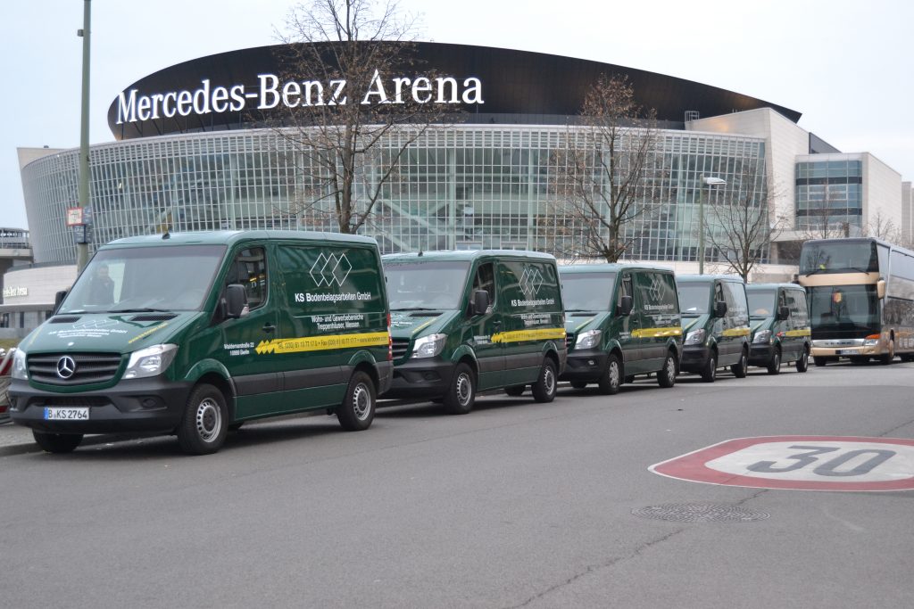 KS Boden Firmenfahrzeuge vor der Arena in Berlin