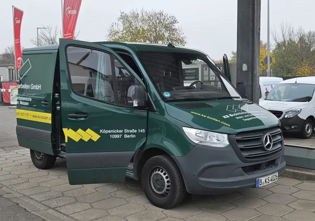 ks-boden firmenwagen dunkelgrüner transporter